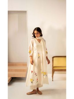 AM by Anita Mittal - White Chanderi Zooni Kurta with Pant and Dupatta