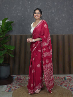 Ushvii - Suti Mudra Red Batik Saree With Unstitched Blouse
