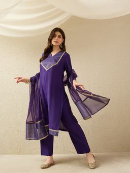 AVANSHEE - Women Purple Silk Blend Straight Kurta with Pant and Dupatta
