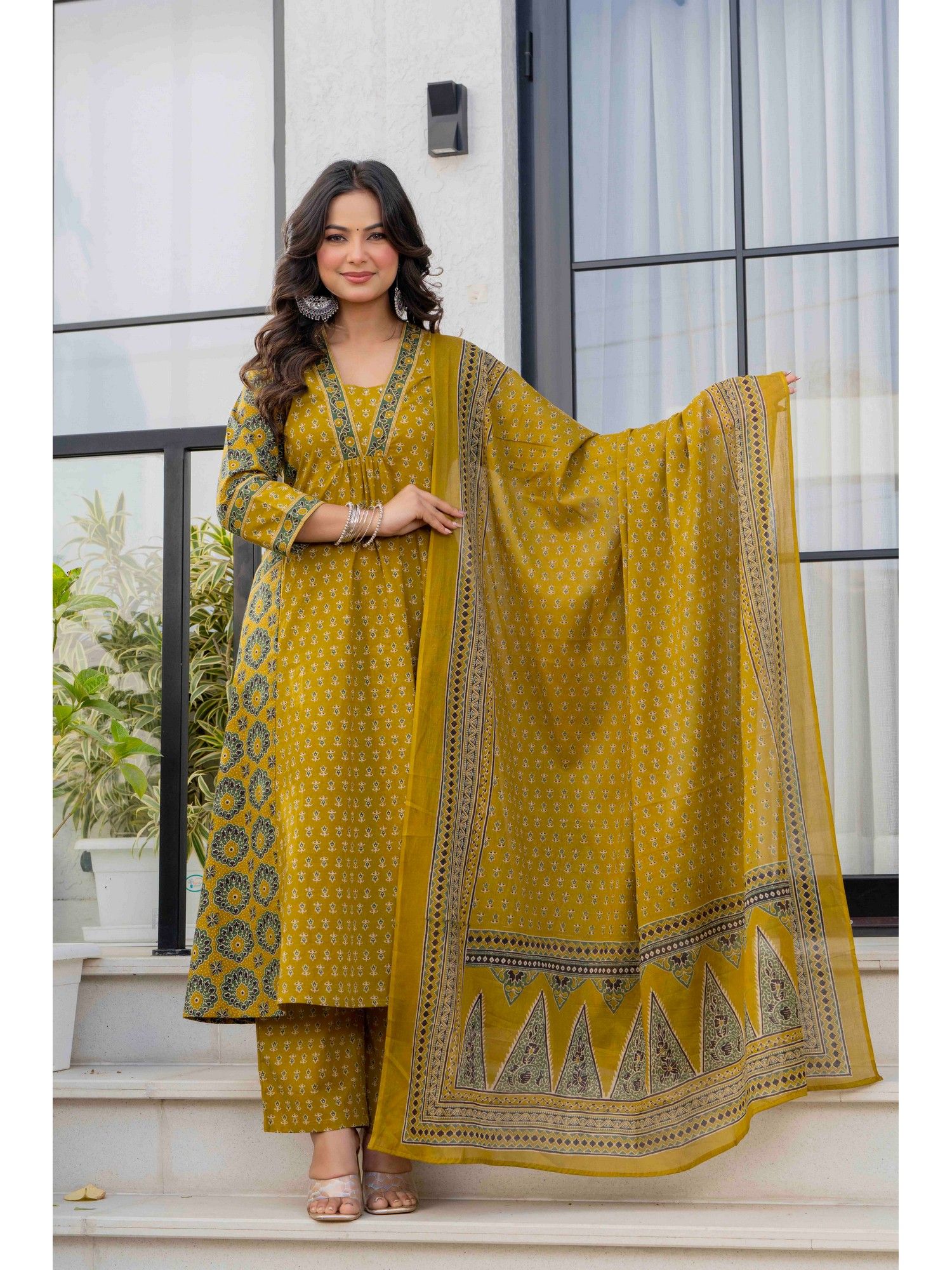 jaipur sarai Women Ethnic Motifs Green Empire Pure Cotton Kurta with Pant And Dupatta-picture-32