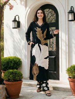 KAFTANIZE - Women Black Floral Printed Straight Kurta and Palazzo