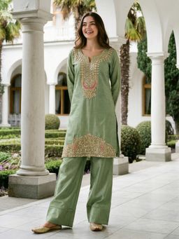 KAFTANIZE - Women Green Embroidered Straight Kurta and Pant