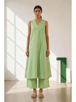 The Quince Life - Women Green Thyme Ghingham Striped Kurta and Pant
