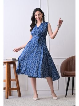 DECKEDUP - Women’s Elegant Indigo Geometric Print Dress with Belt