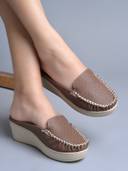 Brown color option, Currently selected