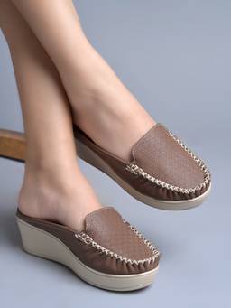 Shoetopia - Women Brown Textured Mules Heels