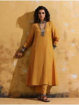 trueBrowns - Women Mustard Solid/Plain Kurta with Pant