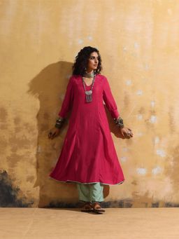 trueBrowns - Women Pink Solid/Plain Kurta with Pant