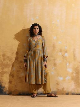 trueBrowns - Women Mustard Floral Kurta with Pant
