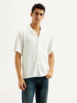 Levi's - Men White Striped Relaxed Fit Shirt