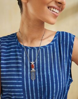 Fabindia - Women Red Short Pendant Necklace