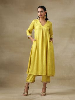 trueBrowns - Lime Green Bandhani Printed Silk Front Neck Gathered Kurta Pant (Set of 2)