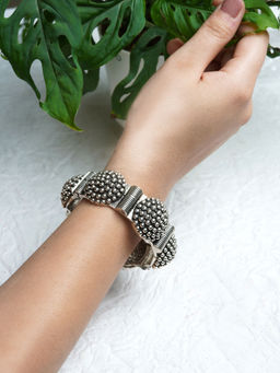 Teejh - Nurat Sliver Oxidised Bracelet