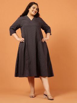 Amydus - Black V Neck Three Fourth Sleeves Dress