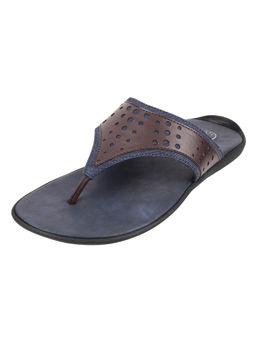 Mochi - Mens Brown Flat ChappalsMochi Brown Solid Sandals