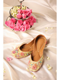 5 Elements by Radhika Gupta - Women Rudrani Jutti Casual Round Toe Green