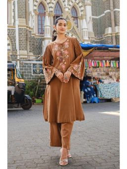 HERITAGE - Caramel Brown Floral Embroidered Cotton Silk Kurta With Pant