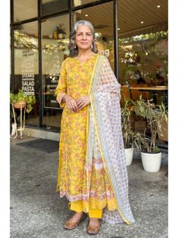 HERITAGE - Yellow Floral Printed Kota Doria Cotton Kurta With Pant and Dupatta