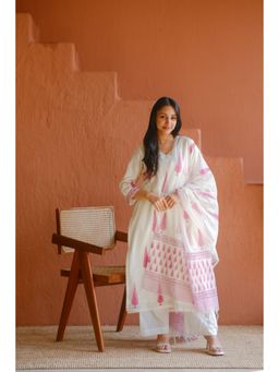 HERITAGE - Off White Blush Pink Printed Chanderi Kurta With Pant and Dupatta