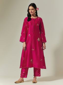 Anantaa by Roohi Trehan - Fuchsia Silk Chanderi Hand Embroidered Kurta With Plackett