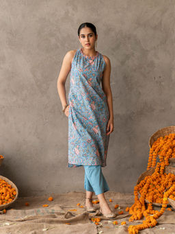 Akiso - Blue Block Printed Straight Fit Sleeveless Kurta with Pants (Set of 2)