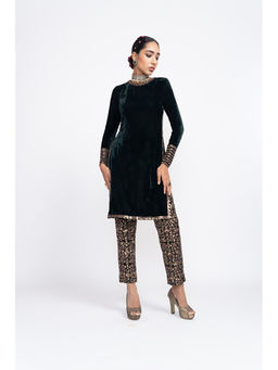 Vvani by Vani Vats - Deep Green Velvet Kurta & Pant (Set of 2)