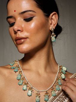 VENI - 18KT Gold Plated Kundan Studded and Beaded Jewellery Set