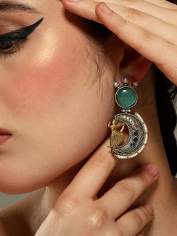 VENI - Crescent Shaped Earrings
