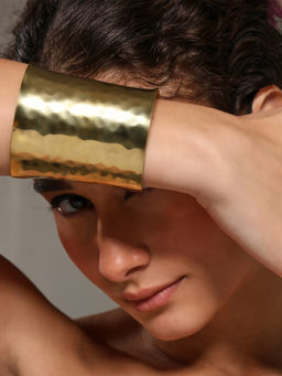 VENI - Women Brass Gold-Plated Cuff Bracelet