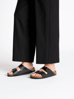 Birkenstock - Arizona Rivet Logo Unisex Narrow Width Woven Embossed Black Sandals