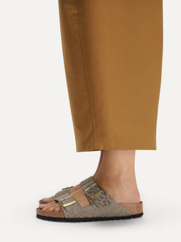 Birkenstock - Arizona Women Narrow Width SYN Leo Beige Sandals