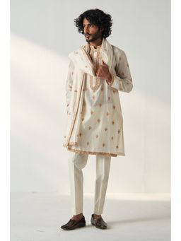 STUDIO BAGECHAA - White Khush Kurta with Pant and Dupatta (Set of 3)