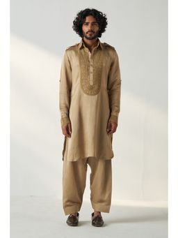 STUDIO BAGECHAA - Beige Arnav Pathani Kurta with Salwar (Set of 2)