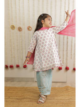 TINY COLOUR - Off White Kurta With Salwar And Dupatta