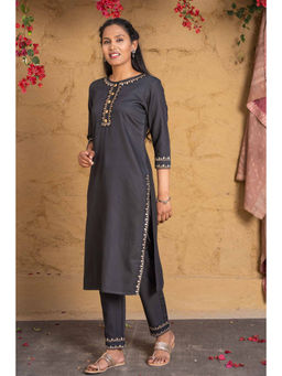 NAVYAS FASHION - Golden Black Embroidered Kurta (Set of 2)