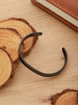 Aatmana - Men Black-Toned Cuff Bracelet