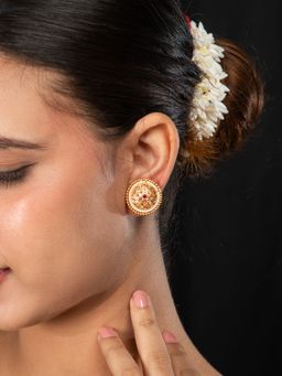 Niscka - Matte Gold Round Earrings