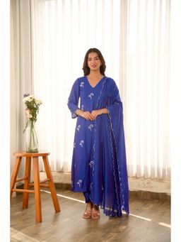 ONEWE INDIA - Blue Noor Aari Embroidered Chanderi Kurta with Pant and Dupatta