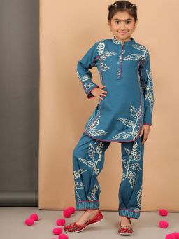 BaawRi - Teal Leaf Printed Mandarin Neck Straight Kurta and Pant