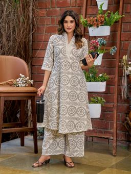 BERRYLICIOUS - Black A-Line Floral Printed Co-Ord Set