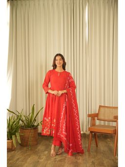 ONEWE INDIA - Red Chanderi Aari Embroidery Kurta with Pant and Dupatta