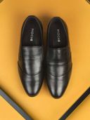 Black color option, Sold out, Currently selected