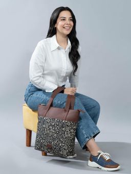 Zouk - Flomotif Everyday Tote bag