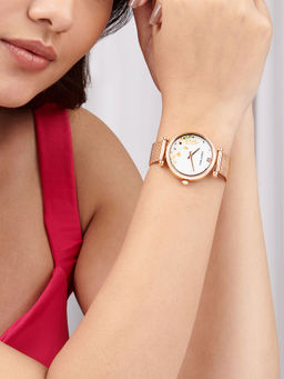 Joker and Witch - Joker & Witch Rosebud Serenity Gold Watch featuring an Elegant Metallic Strap-AMWW897 (M)