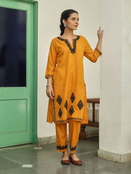 House of Chikankari - Crafts Women Mustard Aari Embroidered Cotton Kurta with Pant (Set of 2)