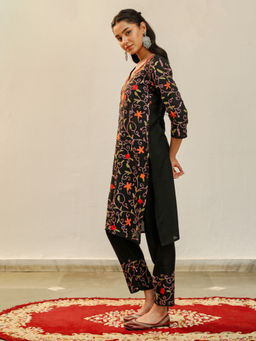 House of Chikankari - Crafts Women Black Aari Embroidered Cotton Kurta with Pant (Set of 2)