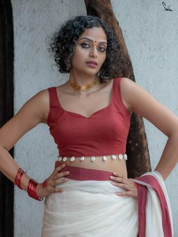 Suta - Women Maroon Solid Sweetheart Neck Stitched Blouse