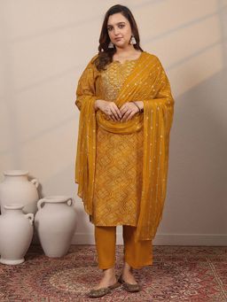 Extra love by Libas - Embroidered Silk Blend Straight Kurta Pant with Dupatta