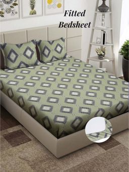ARRABI - Olive Geometric 310 TC Cotton Blend King Fitted Bedsheet with 2 Pillow Covers