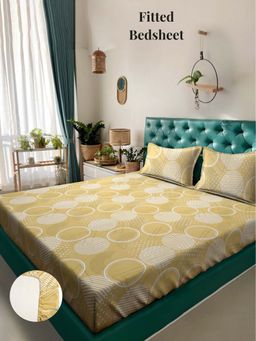 ARRABI - Mustard Geometric 310 TC Cotton Blend King Fitted Bedsheet with 2 Pillow Covers
